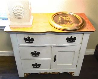 Vintage American washstand, has been restored and painted. Nice item.