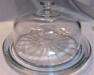 Heavy cake dish with lid.