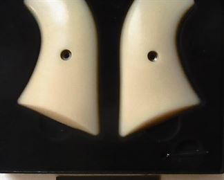 Heritage (Rough Rider) grips.