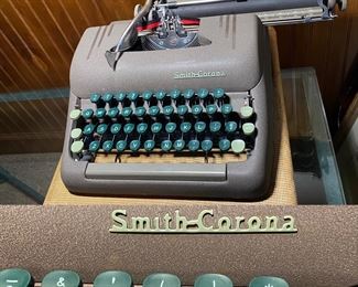Antique Smith Corona 1950S Typewriter Silent key Pristine with Case