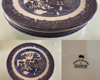 Set 4 Johnson Bros England Blue Willow small plates
