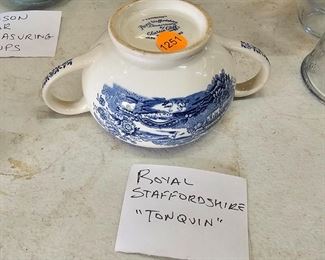 ROYAL STAFFORD SHIRE DISH