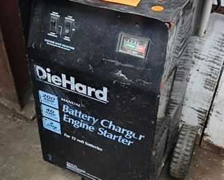 DIEHARD BATTERY CHARGER/ENGINE STARTER