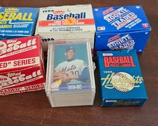 LOT OF BASEBALL CARDS
