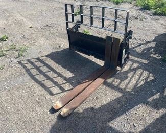 KUBOTA 42” PALLET FORKS