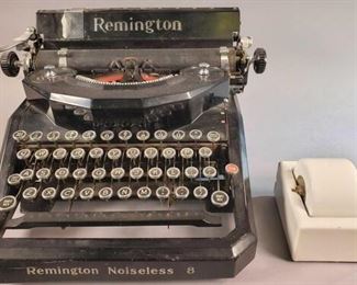 Vintage Remington Typewriter (LPO)