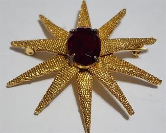 Brooch 