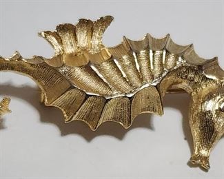 Brooch 