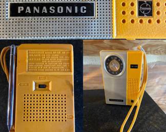 Vintage Panasonic Model RF-511 AM-FM Transistor Radio