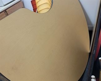 Poker style table with telescope legs