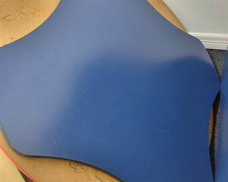 Table with tetescope legs