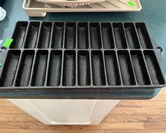 Cast Iron Corn Rolls Pan (22)