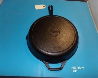 cast iron Lodge skillet
