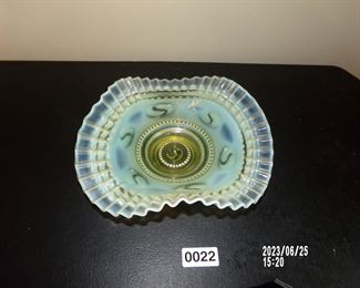Vaseline/uranium glass ruffled edge bowl