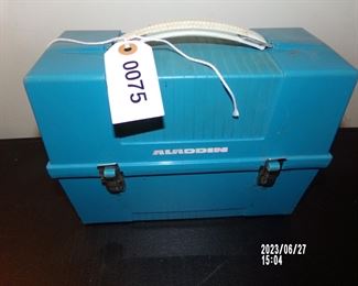 retro Alladdin lunch box with intact thermos