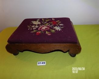 vtg petite point step stool