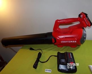 Craftsman cordless leaf blower w/charger