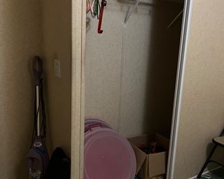 Holiday items, Shark vacuum 