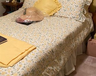 Full bed with mattress & box springs, matching headboard & footboard