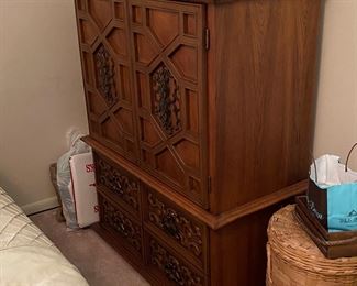 Chest to match headboard & dresser