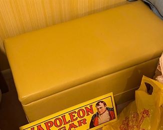 Chest closed - cigar sign 