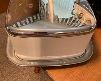 Vintage aluminum locking cake carrier