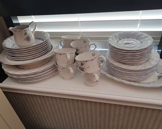 Nikko Blue Peony dinnerware