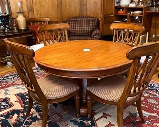 PENNSYLVANIA HOUSE table and 6 chairs with one leaf.  The table can be round or oval.  2 armed chairs and 4 side chairs.  Table sits on a single pedestalExcellent condition.