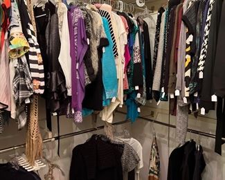 Ladies clothes, size small