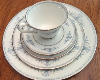 Bryn Mawr Oxford China, Platinum trim