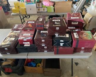 Trail of the painted Ponies, new in original packages, they are old stock, probably no longer available. These are highly collectible and sought after. This is a great opportunity to catch up and put several missing pieces in your collection or get a grand slam start. Some are duplicated (more than one)