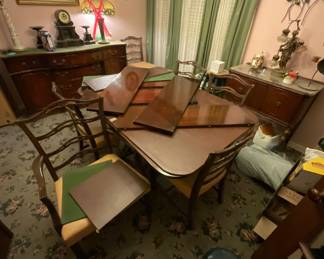 Dining set showing leaves and pads what a great way to make an impression for the holiday dinners