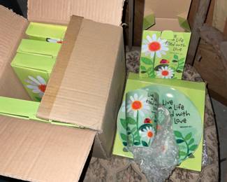 Gift item Cups And plates