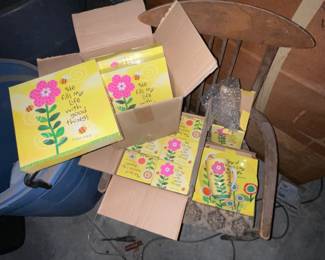 Gift items cups and plates 