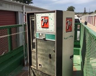 60-70’s 7-up dispenser 