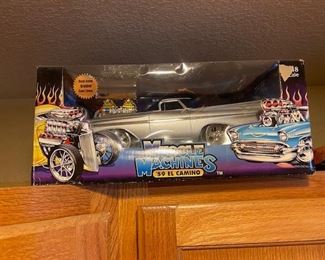  Collectable Muscle Machines in package/ 4 different available 