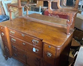 Oak Buffet/Hutch with quarter sawn top 1800’s