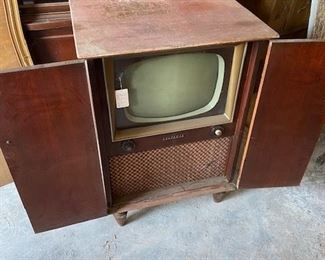 Old tub T.V. Set