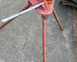 Plumbers mule, also sold separately-Rigid threading tool with three size dies, 1/2”, 3/4”, 1”