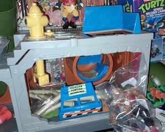 Vintage Teenage Mutant Ninja Turtles Sewer Playset W/ Figures