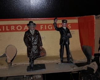 Antique Lionel Cast Iron Figurines W/ Original Box