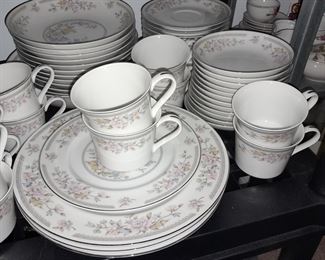 "Crescent China By Ranmaru" China Set