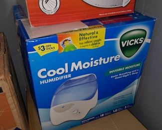 Vicks Cool Moisture Humidifier In Box