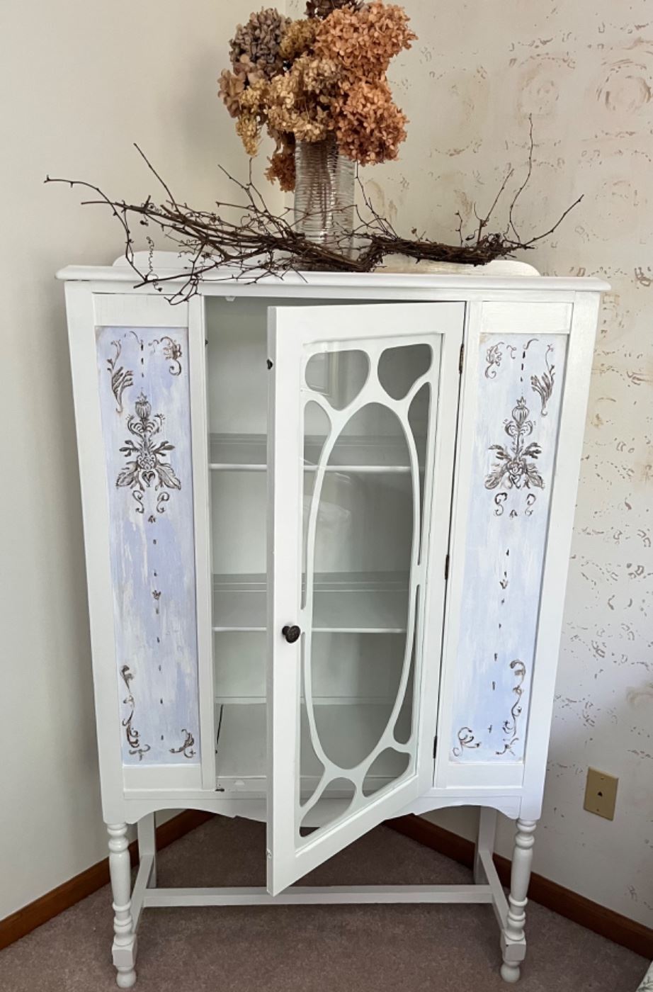 Estate Sale with furniture, art, trains,... starts on 7/14/2023