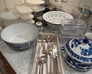 Table service and storage ware