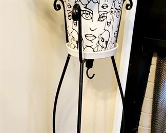 Plant stand ONLY. The plant us not for sale.