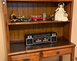 Young Hinkle Vintage Desk with Hutch 