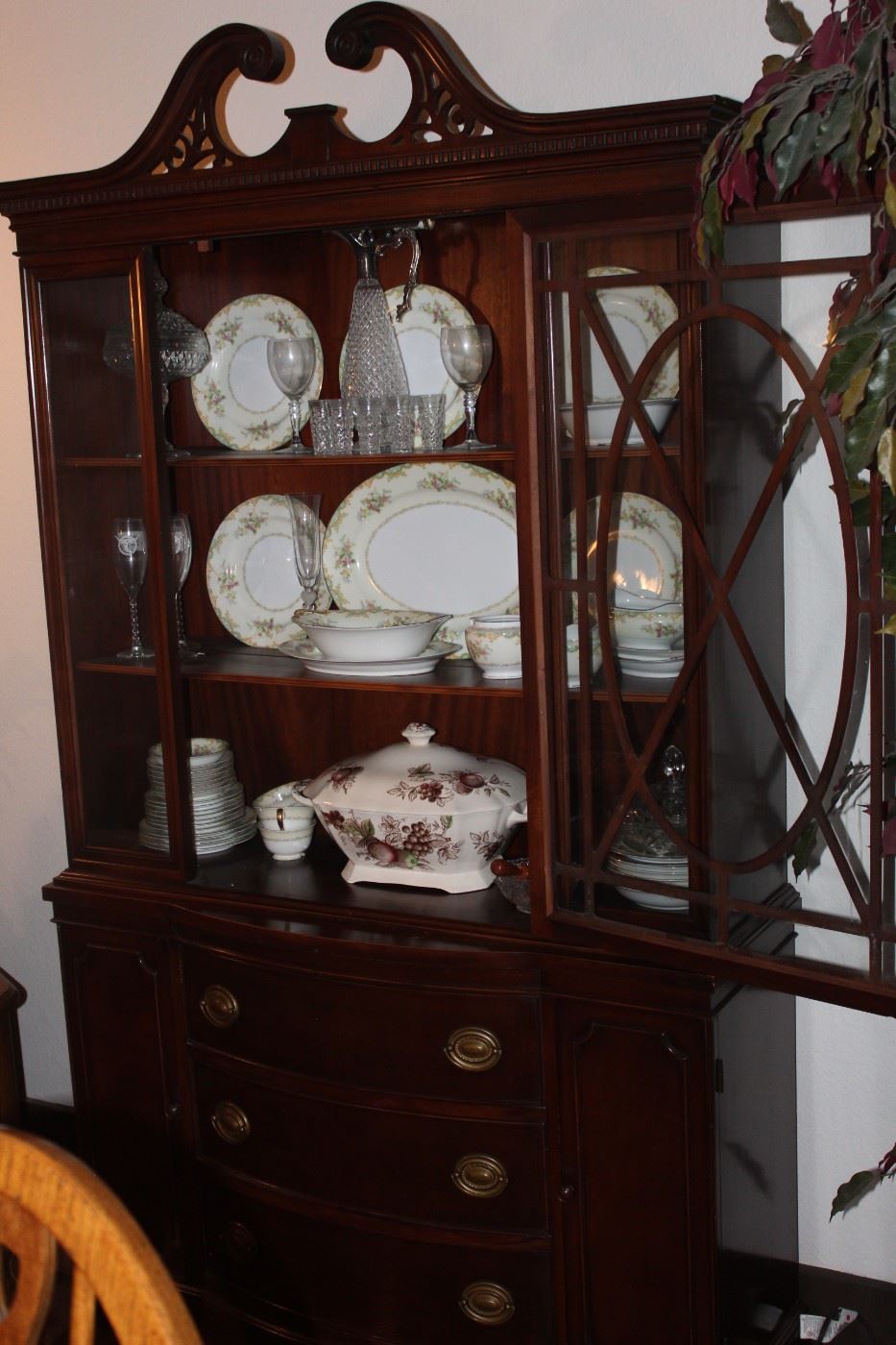 Estate Sale by Kim and Them in Midland, TX starts on 7/6/2023