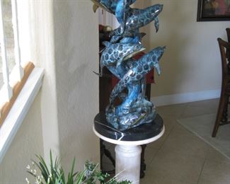 Sculpture brass/bronze "Playmates" W. Aribu ; solid marble pedestal