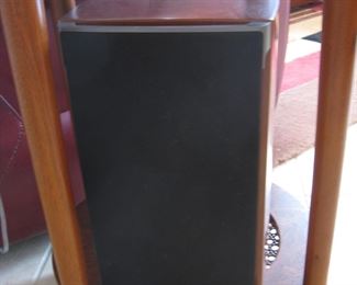 Pair of polk audio bookshelf speakers